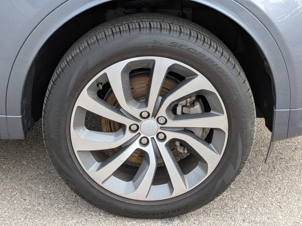 Used 2023  Land Rover SE R-Dynamic image 9