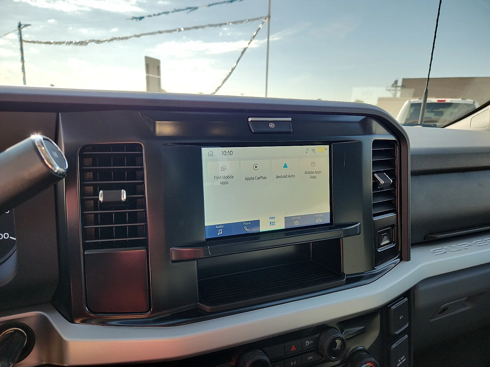New 2027 Oxford White Ford XLT image 24