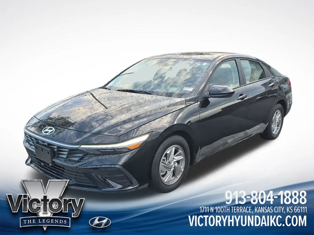 Used 2025 Black Hyundai SE image 1