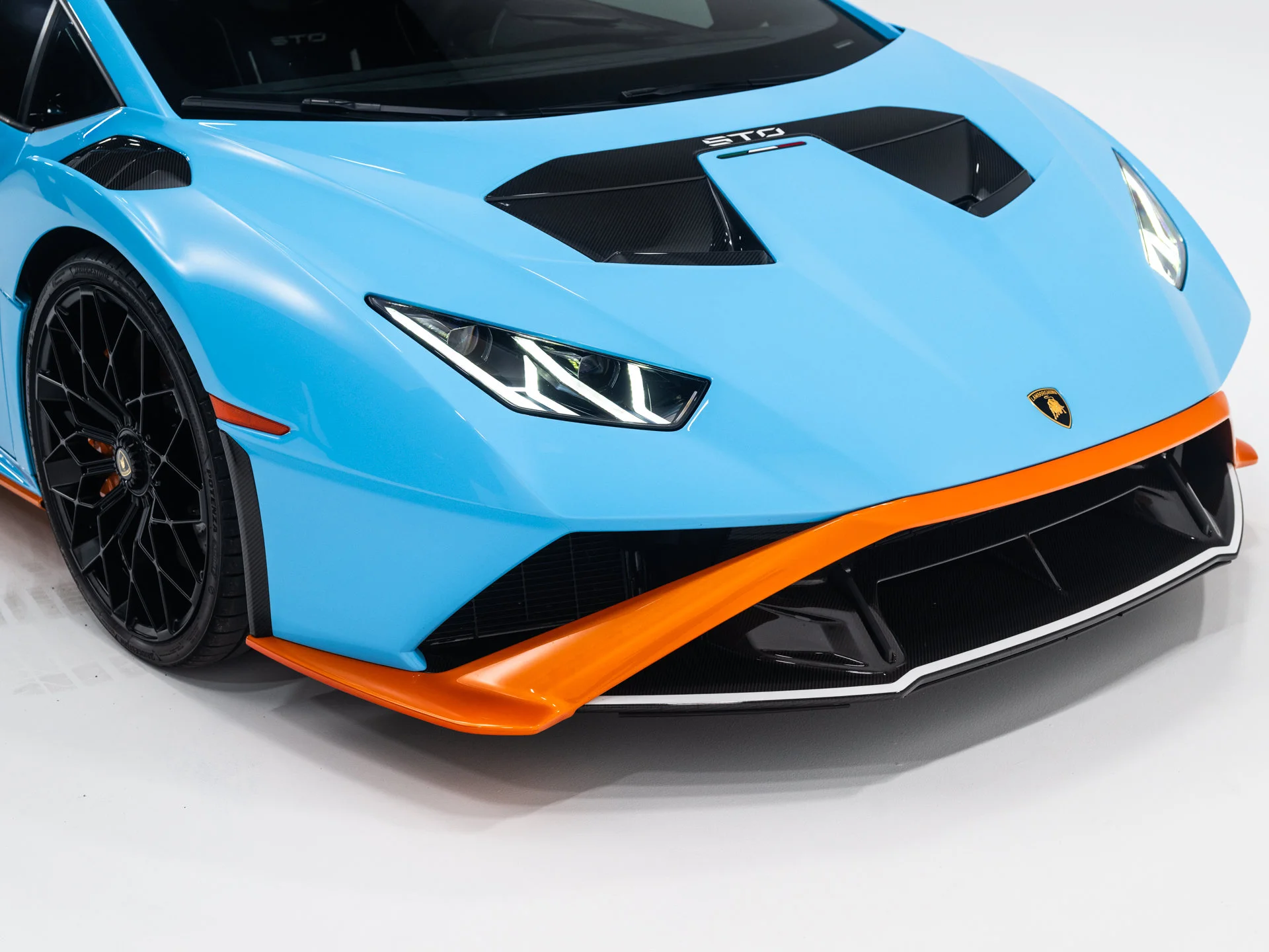 Used 2022 Blu Laufey Metallic Lamborghini Base image 14