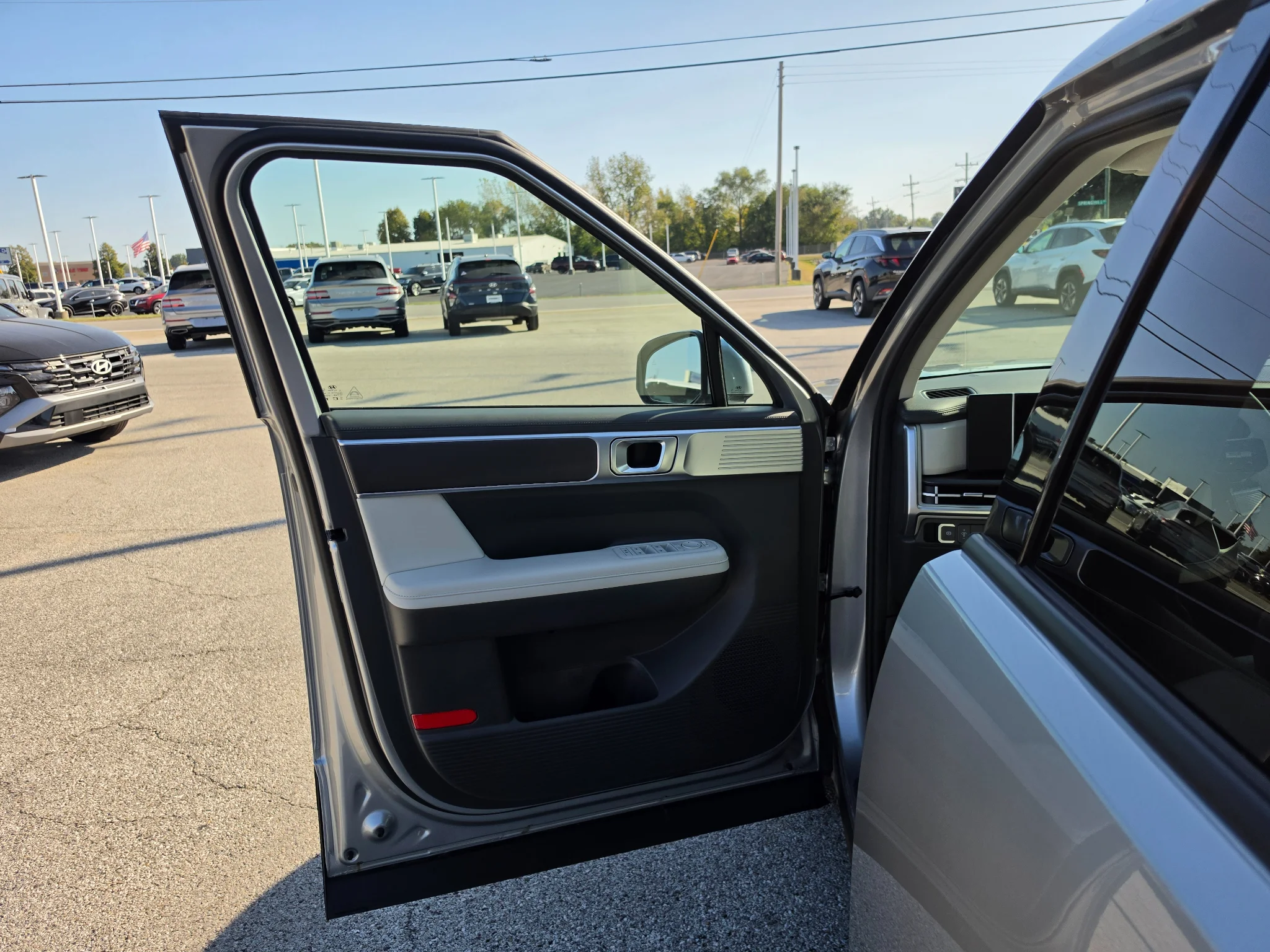 Used 2024 Shimmering Silver Hyundai SEL image 17