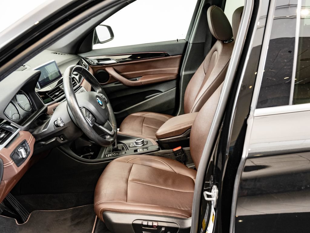 Used 2021 Black Sapphire Metallic BMW sDrive28i image 23