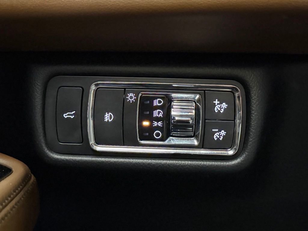 Used 2021 Ceramic Pearl Lincoln Reserve image 47