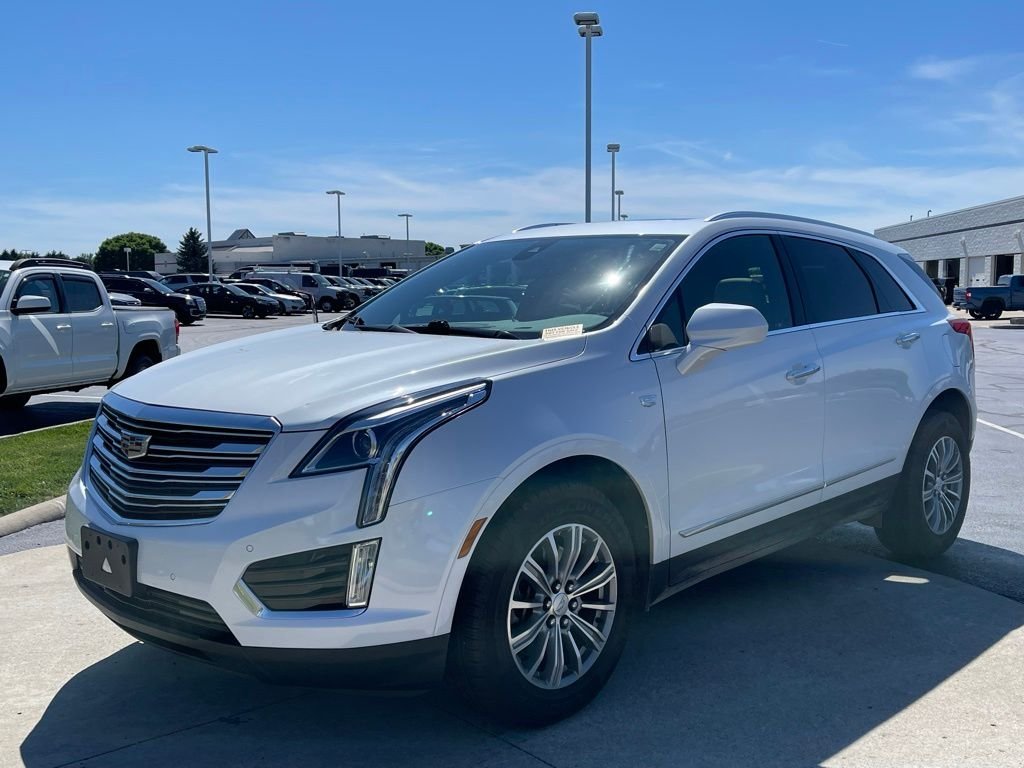 Used 2017 Crystal White Tricoat Cadillac Luxury image 3
