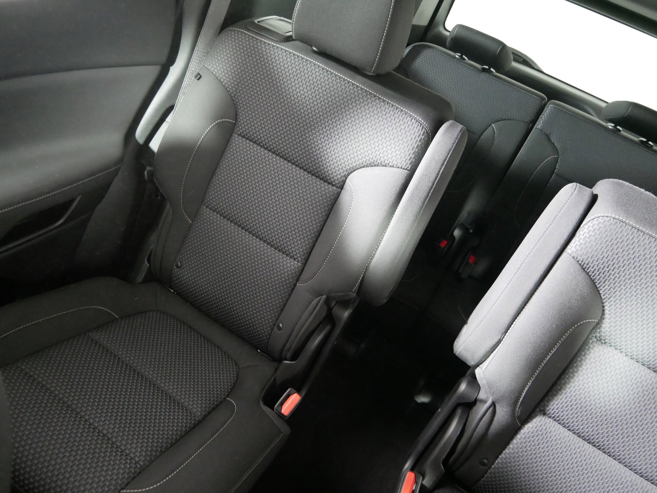 2023 GMC Acadia SLE - Photo 12