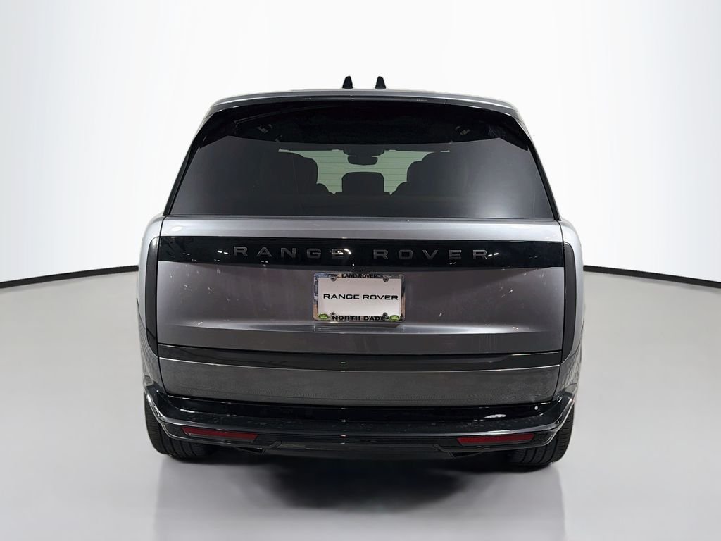 New 2026 Eiger Grey Land Rover SE image 6