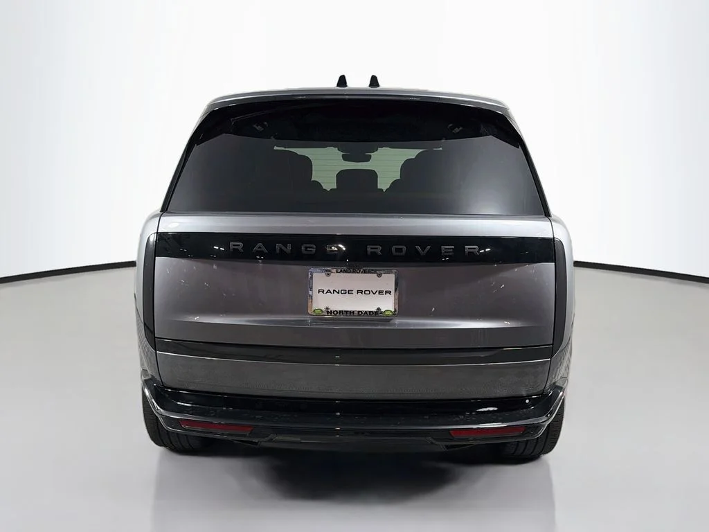 New 2026 Eiger Grey Land Rover SE image 6
