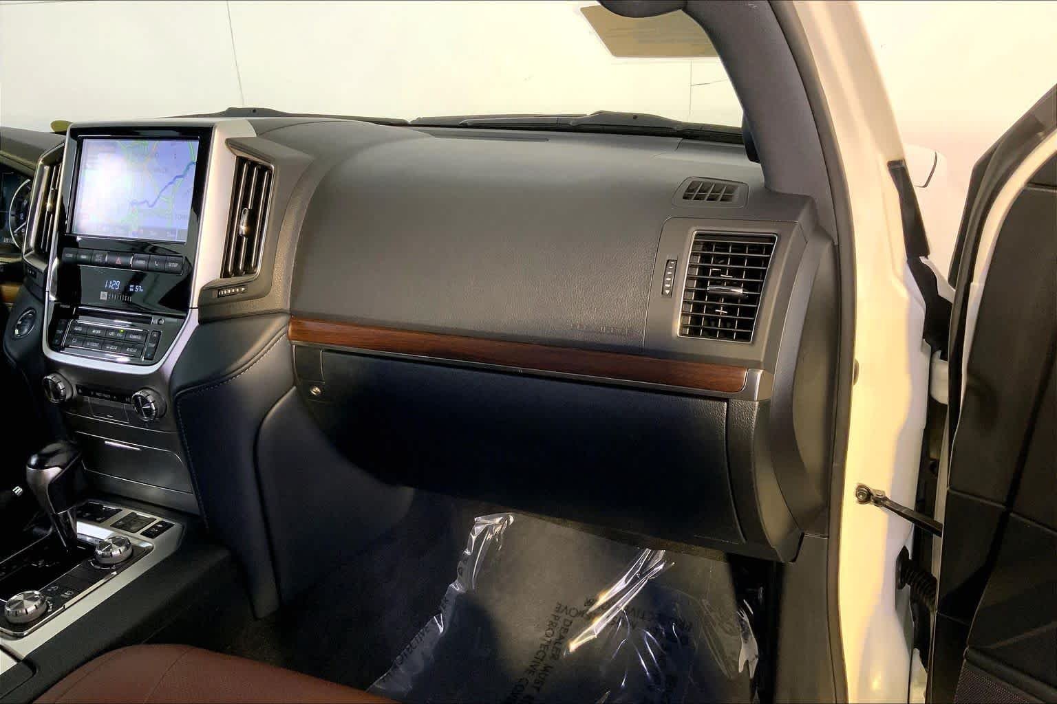 Used 2019 Blizzard Pearl Toyota  image 19