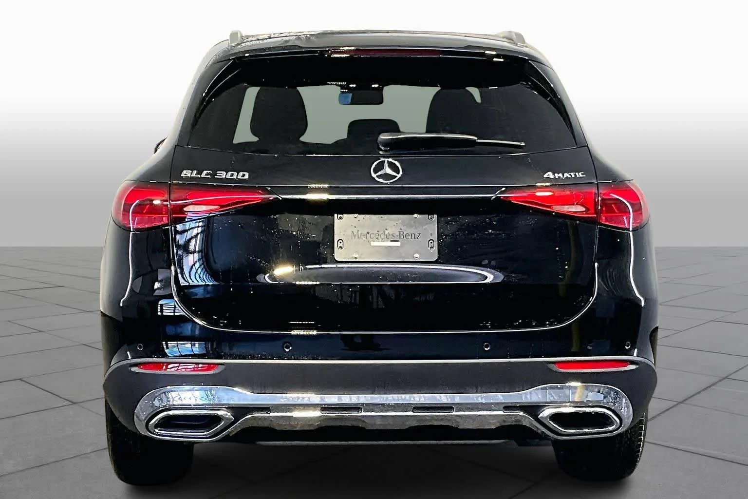 New 2026 040/Black Mercedes-Benz GLC 300 image 4