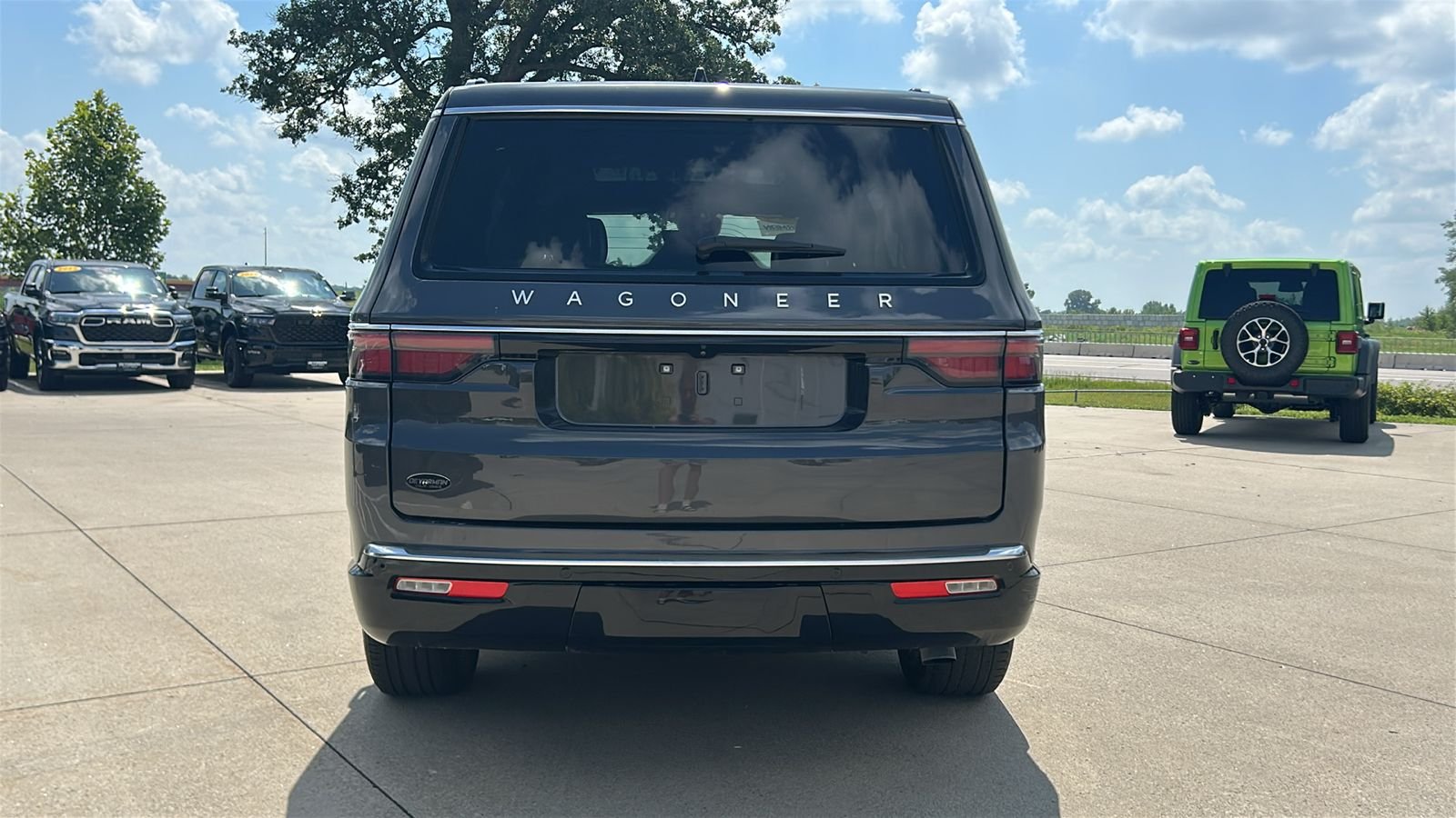 Used 2024 Gray Jeep Base image 5