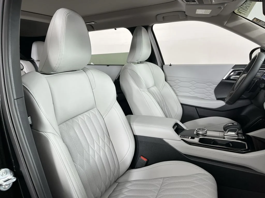 2025 Mitsubishi Outlander Plug-in Hybrid Platinum Edition - Photo 18