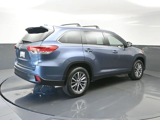 Used 2019 Blue Toyota XLE image 7