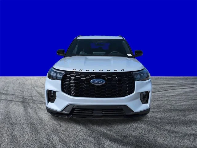 New 2026 Space White Metallic Ford ST-Line image 9