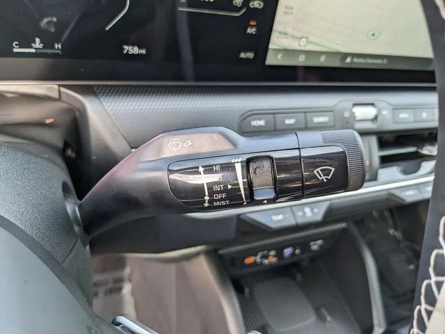 Used 2025 White Kia GT-Line Turbo image 28