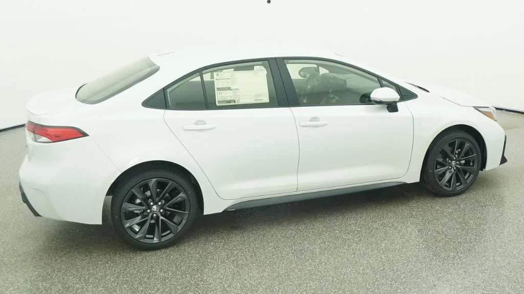 2026 Toyota Corolla SE - Photo 11