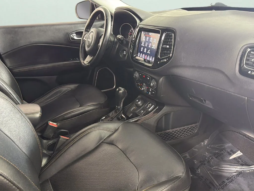 Used 2018  Jeep Limited image 34