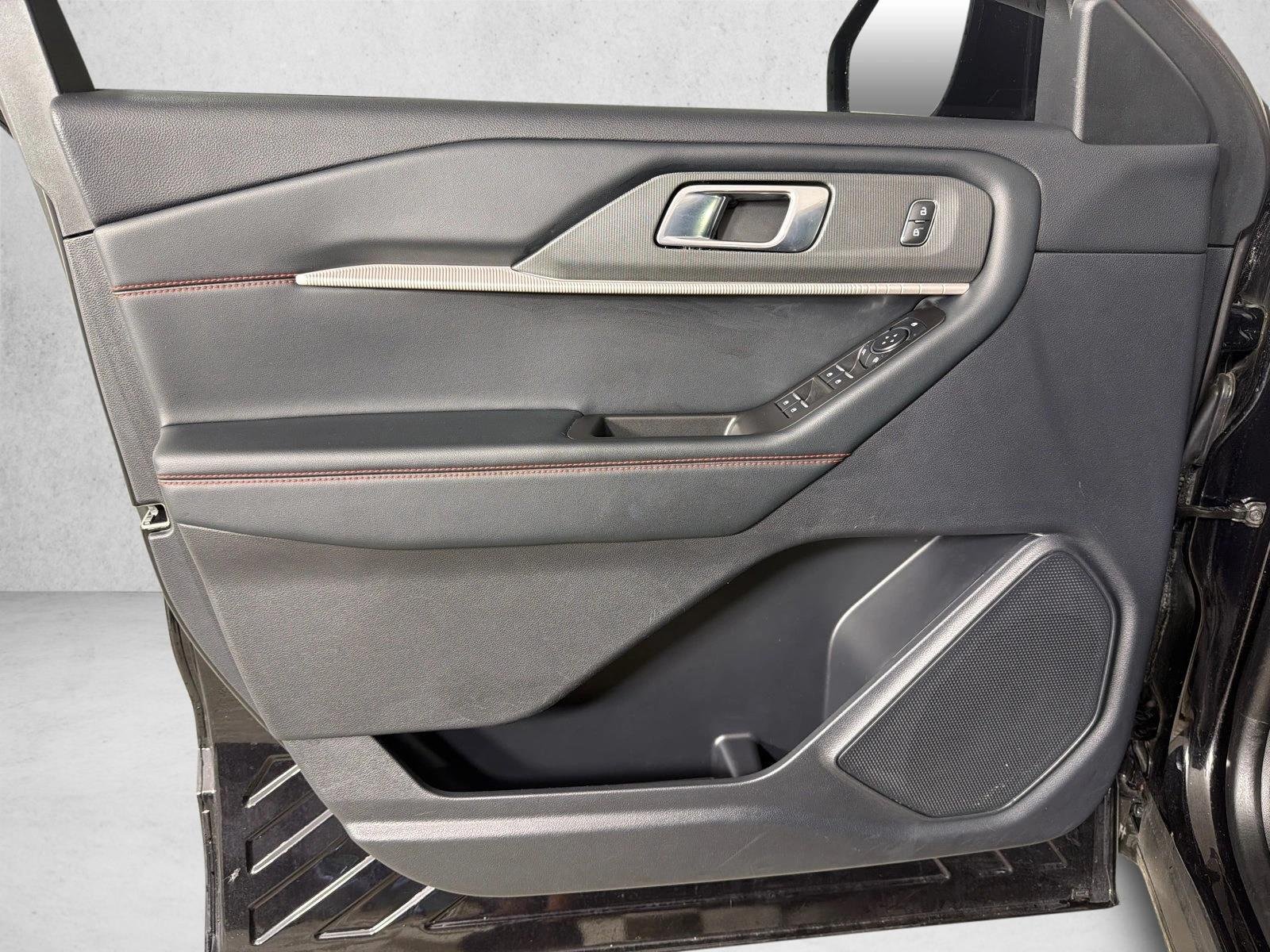 Used 2025 Agate Black Metallic Ford ST-Line image 11