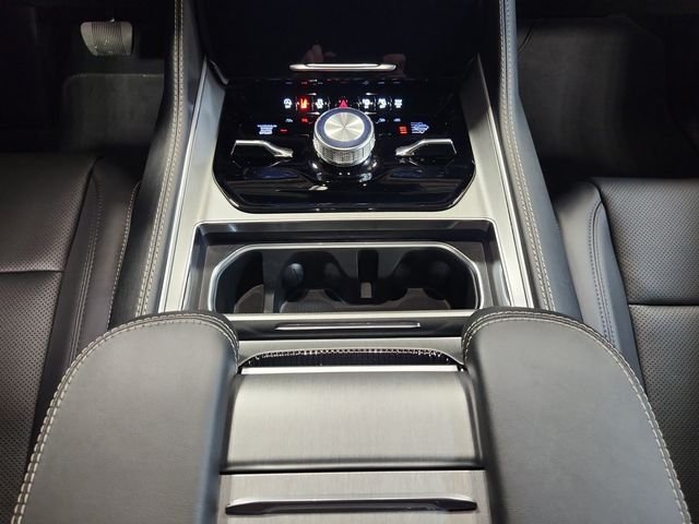 New 2026 Bright White Clear-Coat Exterior Paint Jeep Limited Reserve image 11