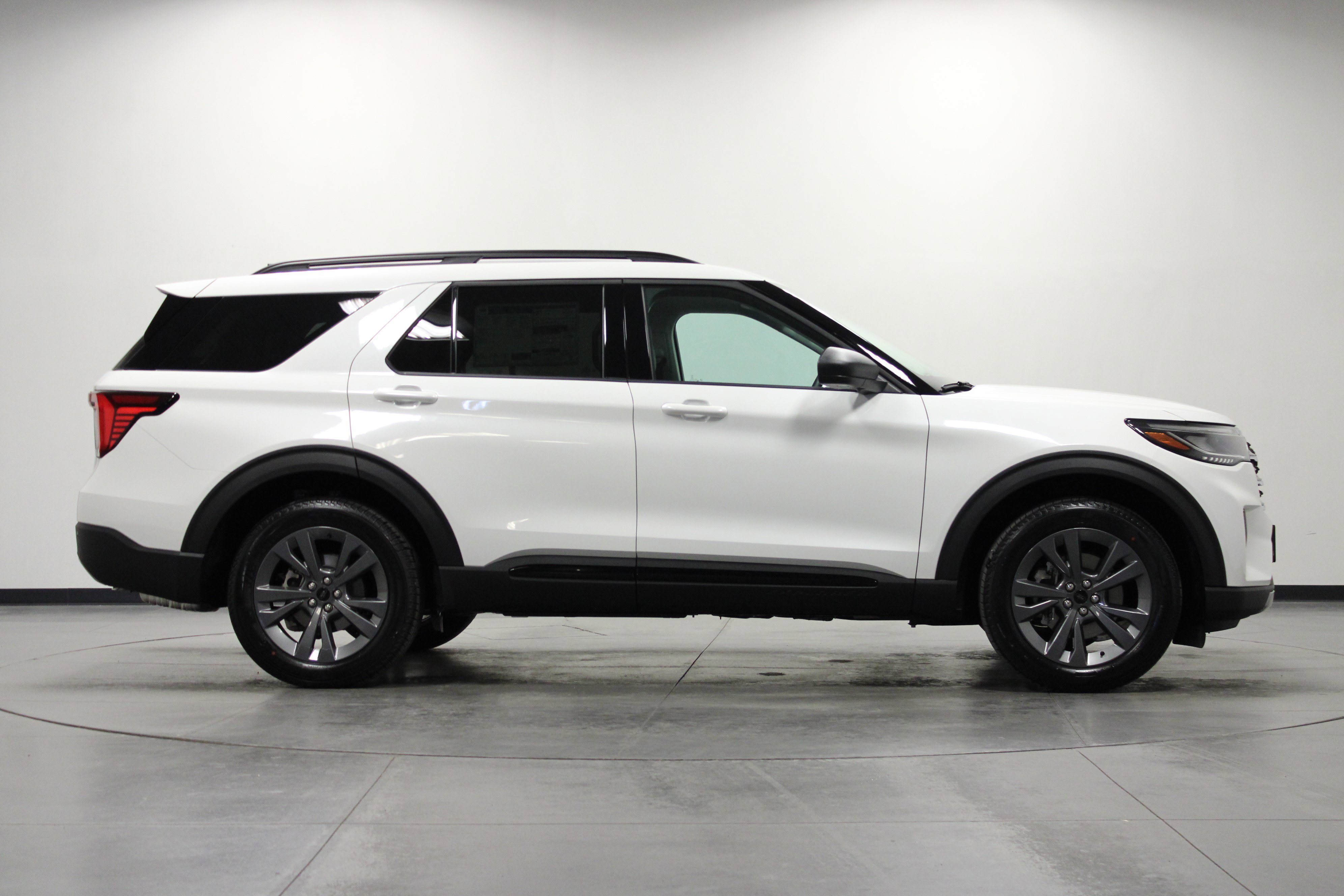 New 2026 Star White Metallic Tri-Coat Ford Active image 3