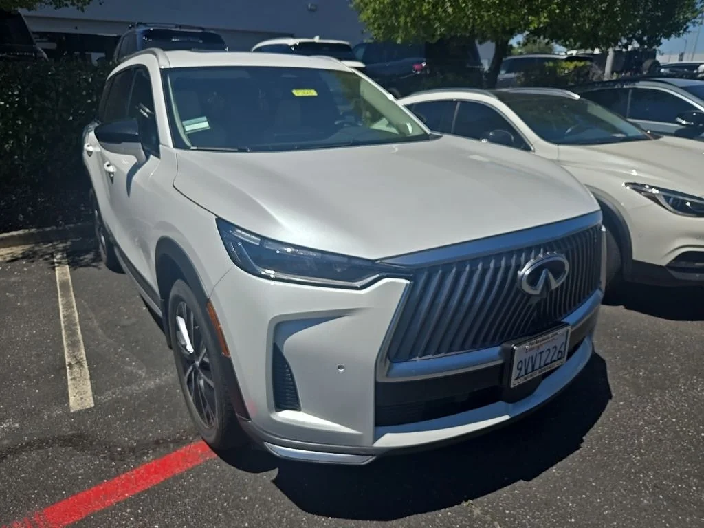 Certified Used 2026 White INFINITI LUXE image 1