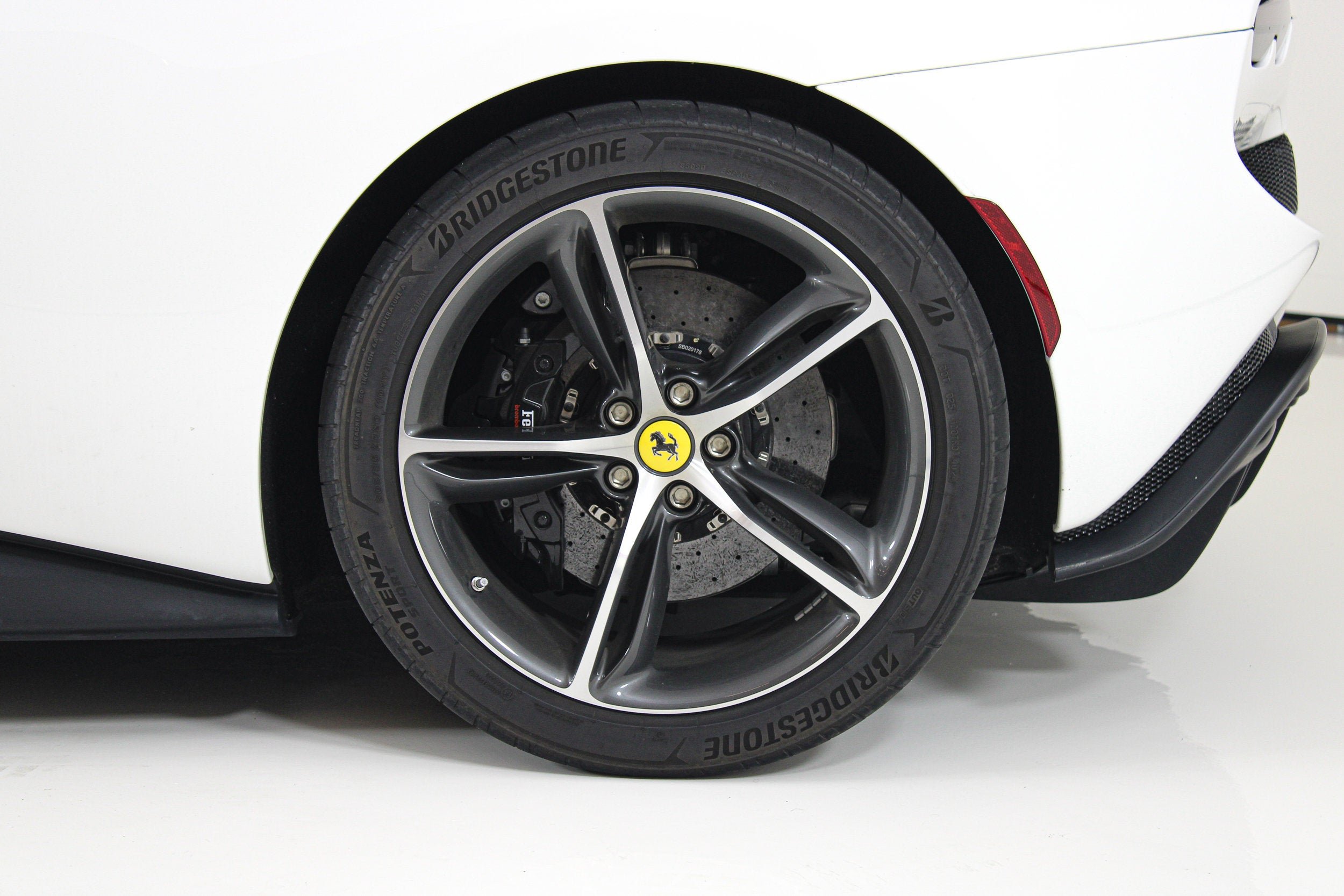 Used 2025 Bianco Cervino Ferrari  image 19
