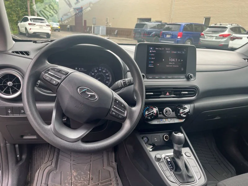 Used 2023 Black Hyundai SEL image 11