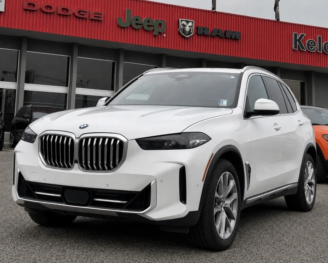 Used 2024 White BMW xDrive40i Sports Activity Vehicle image 1