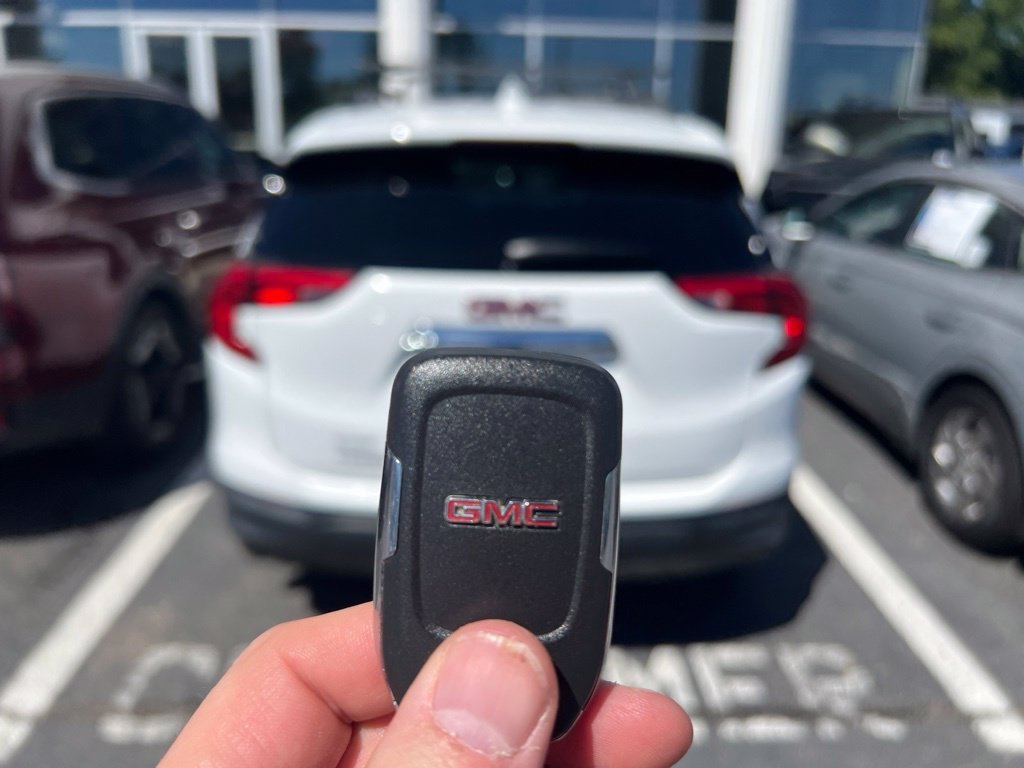 Used 2019 White GMC SLE image 4