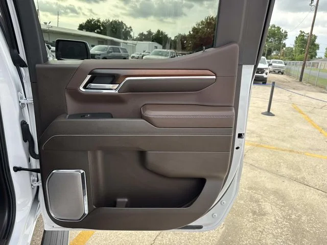 Used 2024 White GMC Denali image 25