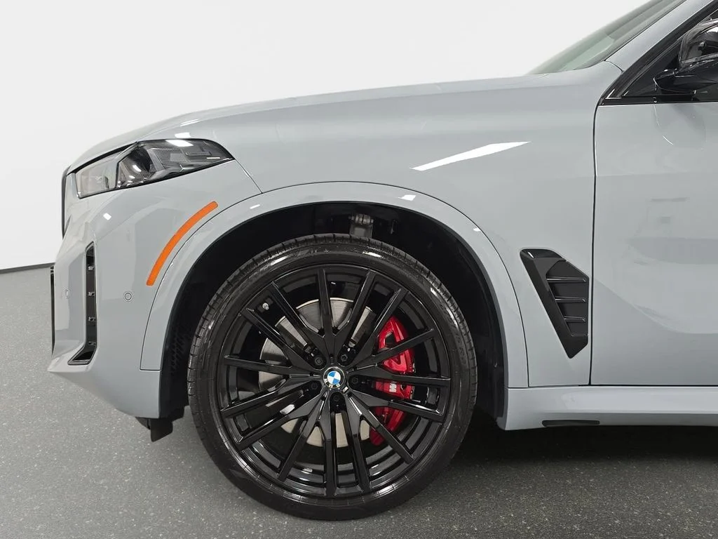 Used 2025 Gray BMW M60i image 10