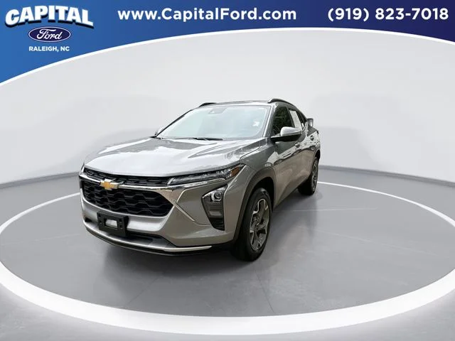 Used 2025 Gray Chevrolet LT image 4