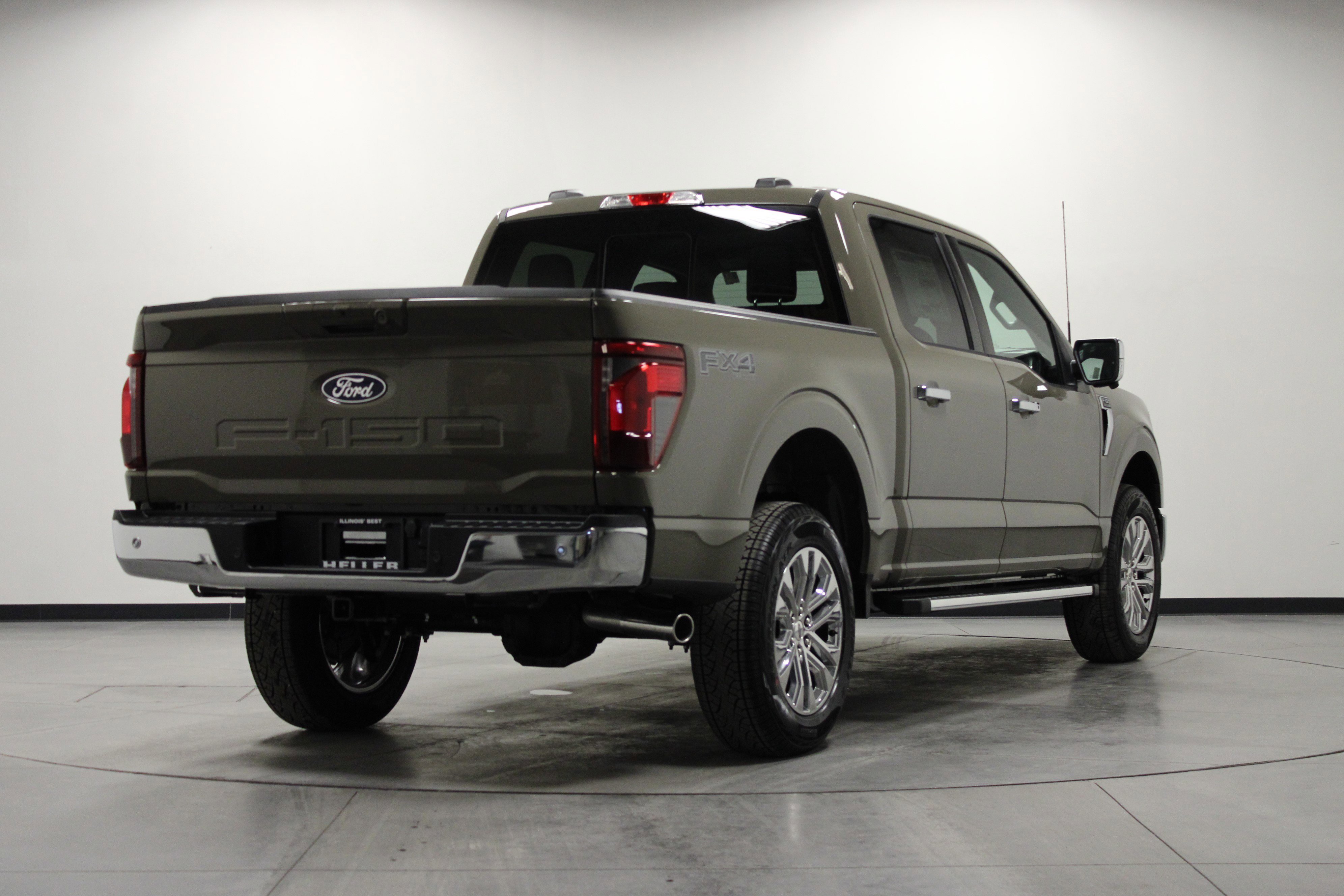 New 2026 Marsh Gray Ford XLT image 4