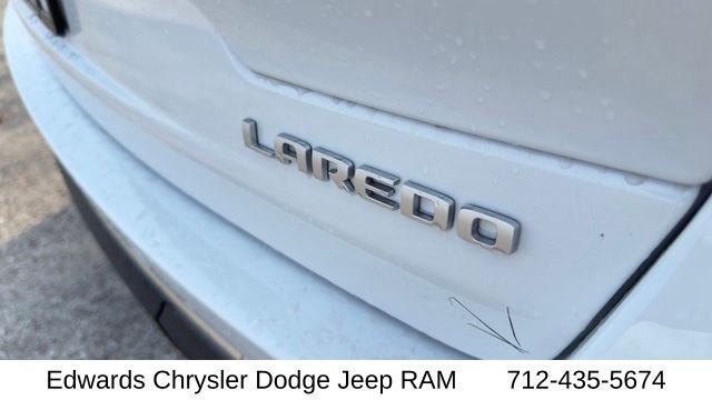 New 2026 Bright White Clear-Coat Exterior Paint Jeep Laredo X image 12