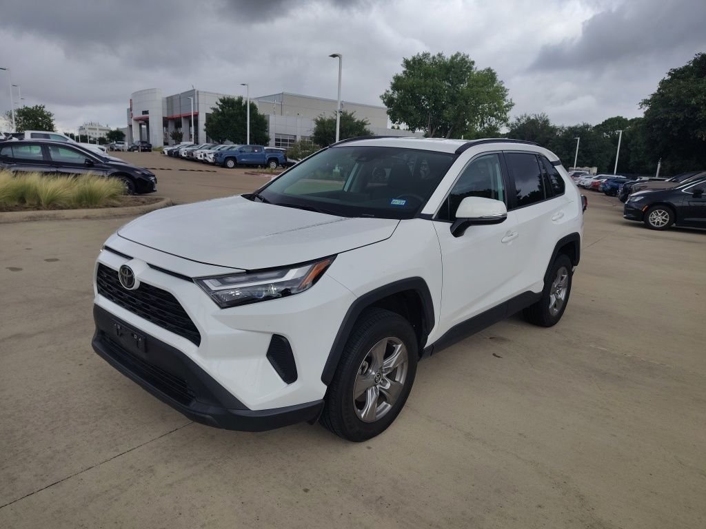 2024 Toyota RAV4 XLE AWD's photo