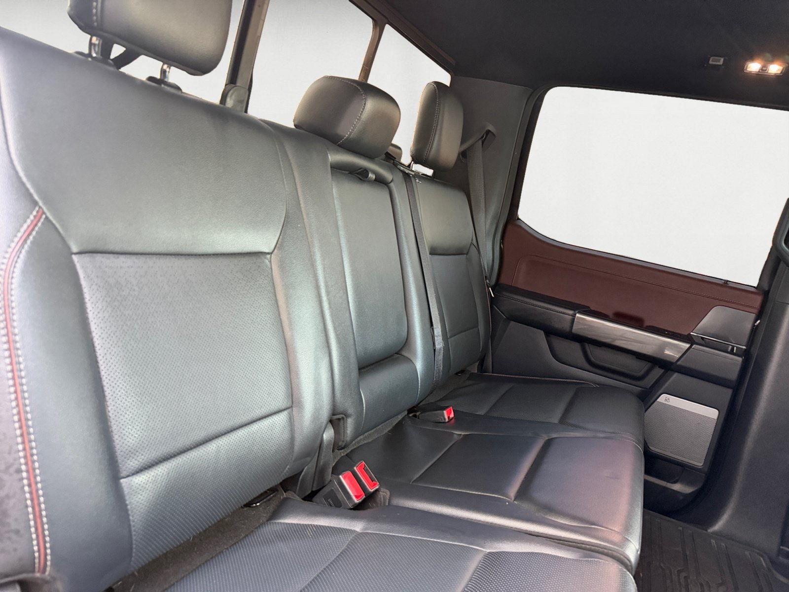 Used 2023 Agate Black Metallic Ford LARIAT image 18