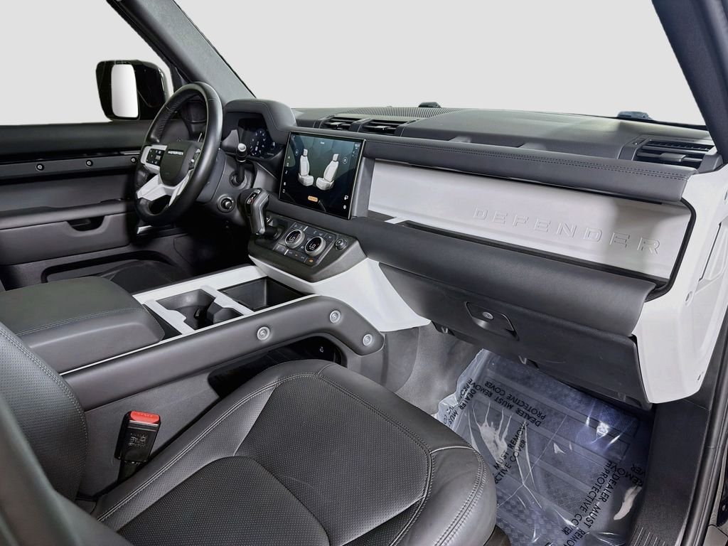 Used 2025 Black Land Rover S image 32