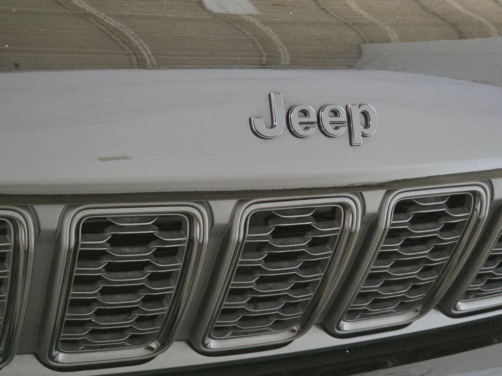 Used 2023 Black Jeep Altitude image 13