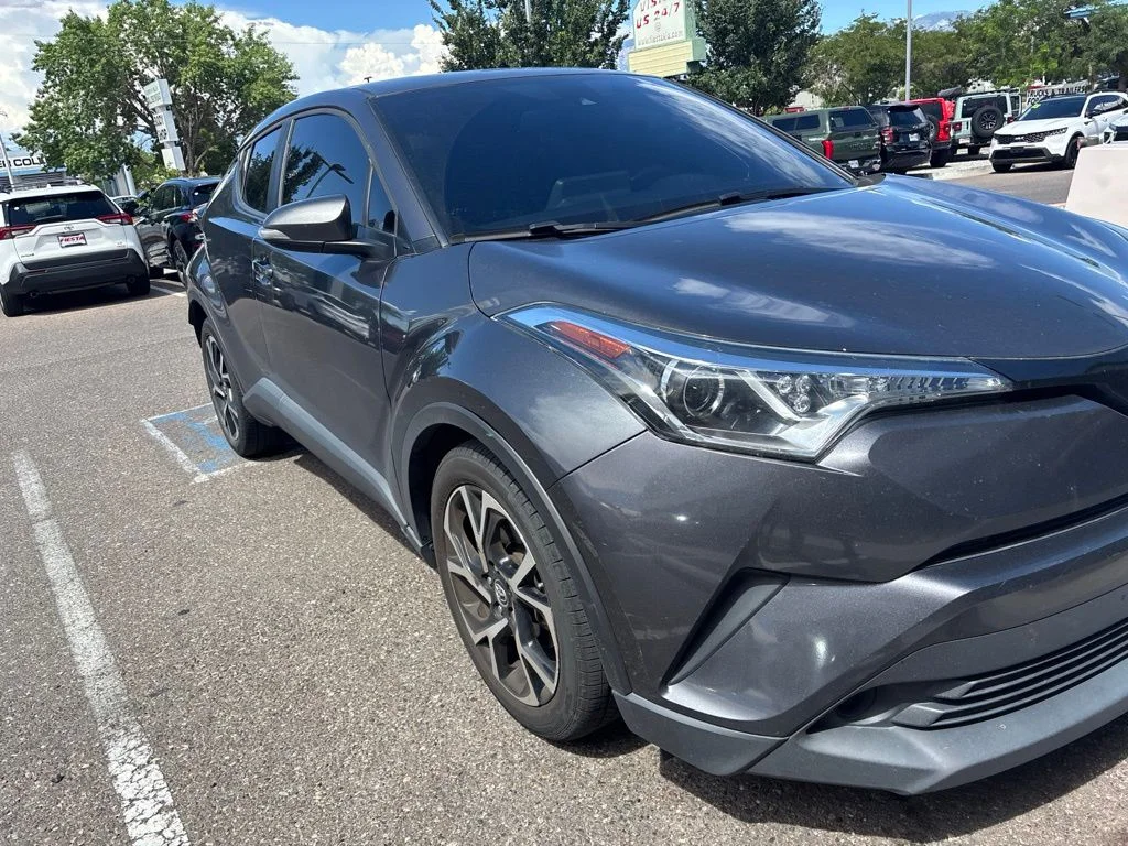 Used 2019 Gray Toyota XLE image 6