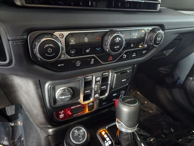 Used 2024 Gray Jeep Mojave image 25
