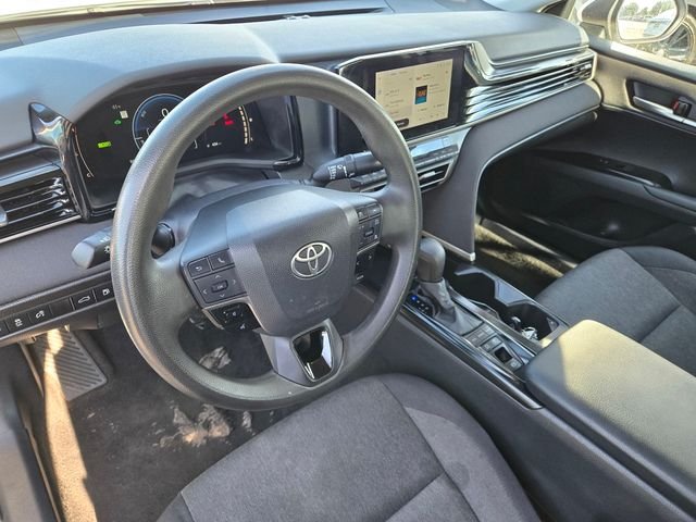 Used 2025 White Toyota LE image 12