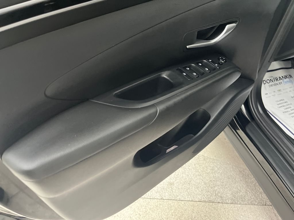 Used 2024 Black Hyundai SE image 11