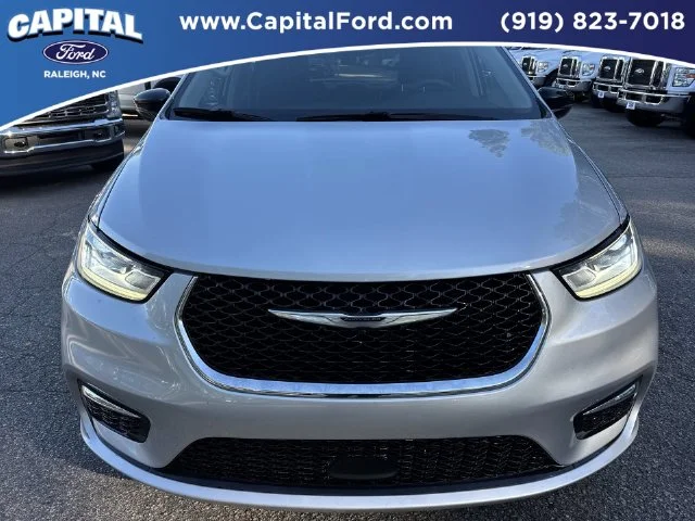Used 2024 Silver Chrysler Touring L image 10
