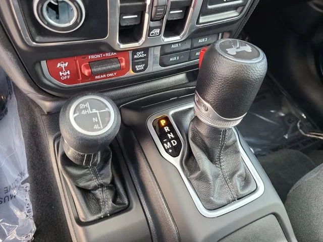 Used 2025 Blue Jeep Rubicon image 27