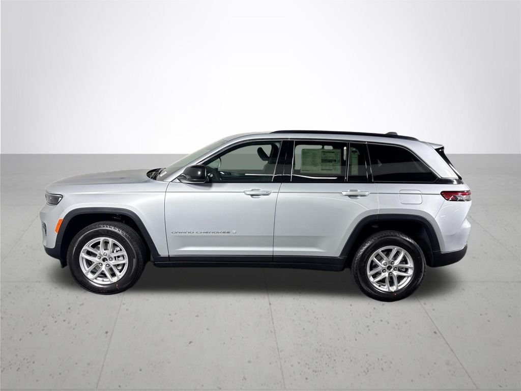 New 2026 Silver Zynith Exterior Paint Jeep Laredo image 9