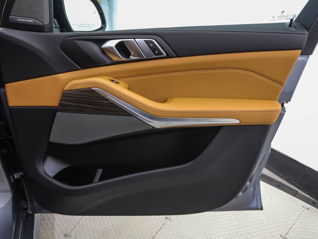 New 2026 Gray Metallic BMW xDrive40i image 29