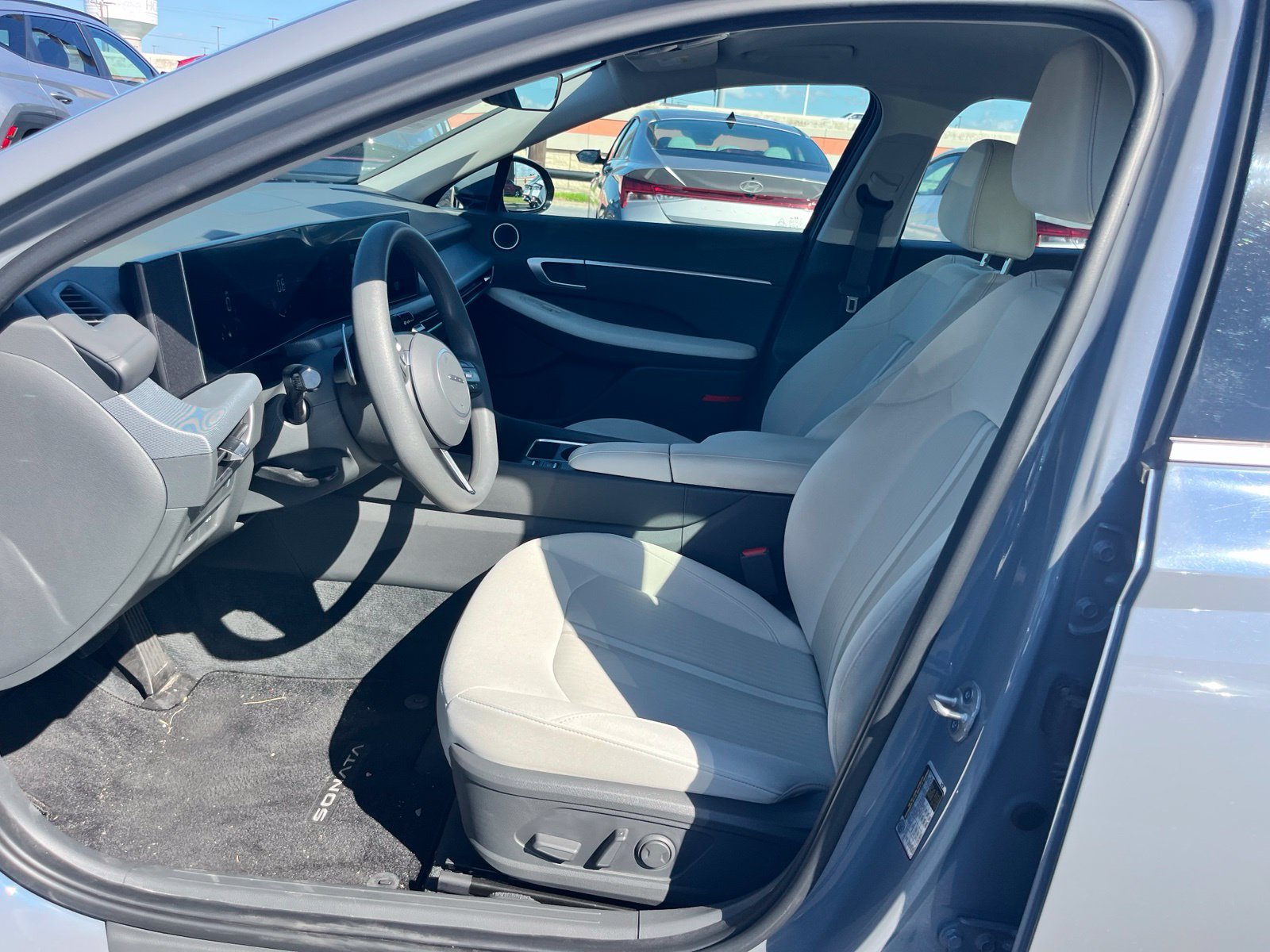 Used 2025 Blue Hyundai SEL image 9