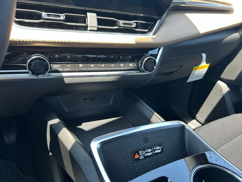 New 2027 Polar White Tricoat Chevrolet ACTIV image 24