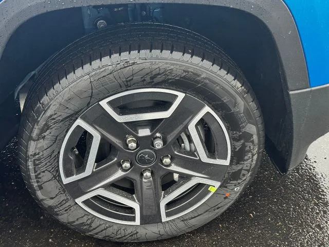 New 2026 Hydro Blue Pearl-Coat Exterior Paint Jeep Laredo image 9