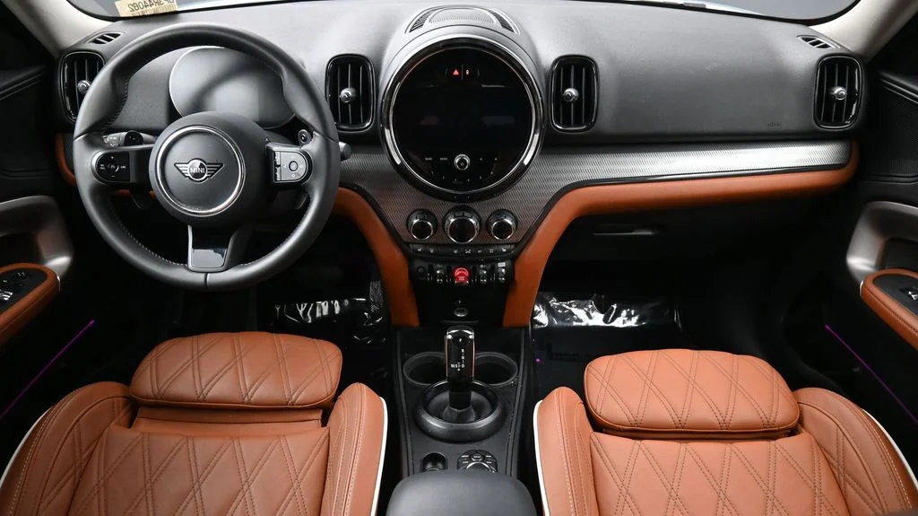 Used 2024 Green MINI Signature image 4