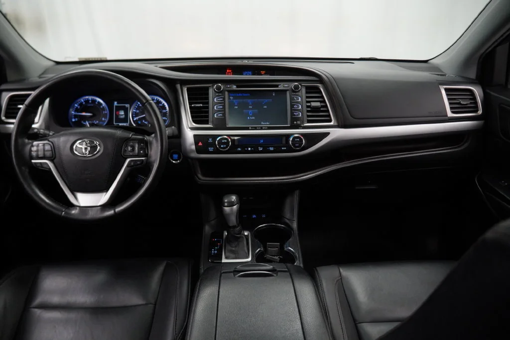 Used 2019 Blue Toyota XLE image 3